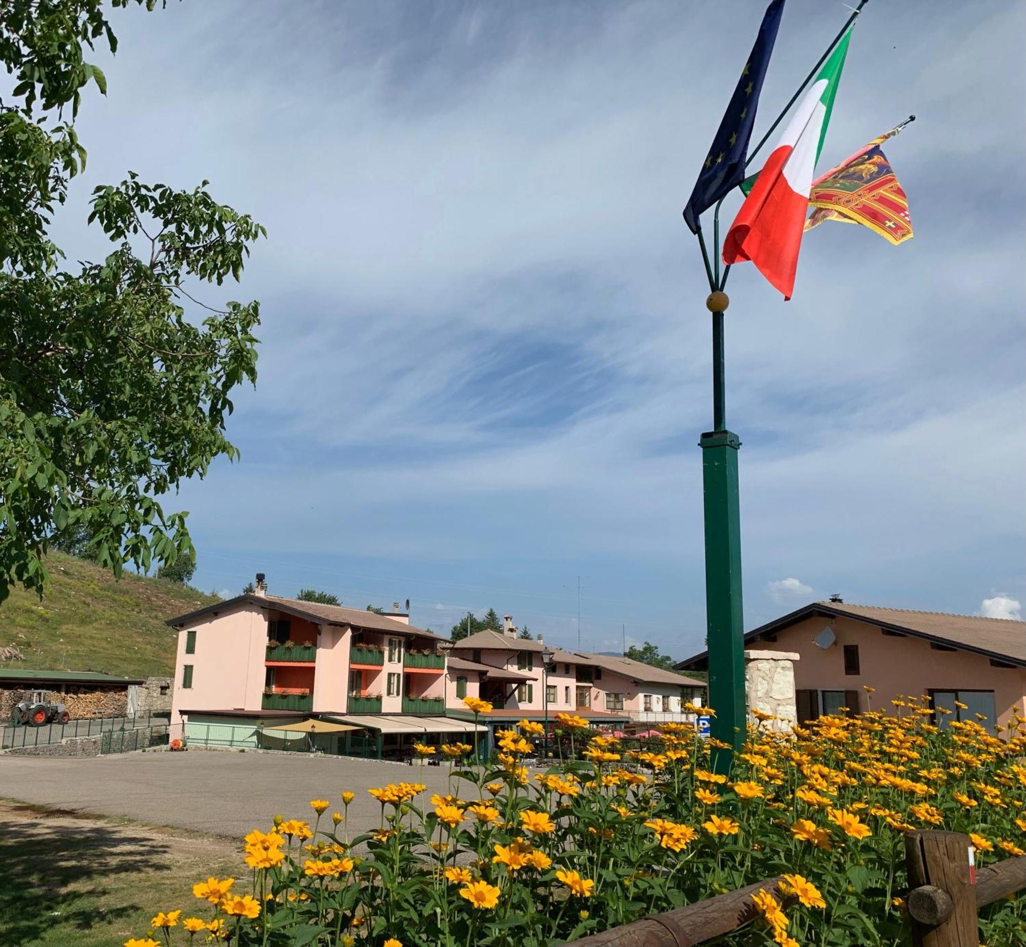 Hotel Edelweiss San Zeno di Montagna Kültér fotó